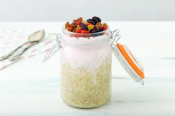 Zdrowe śniadanie quinoa — Zdjęcie stockowe