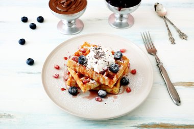 taze çilek ile Belçika waffle