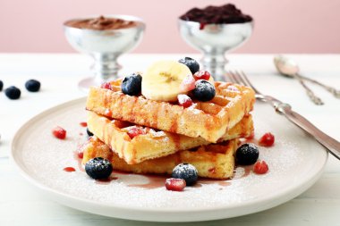 Taze meyve ile gözleme