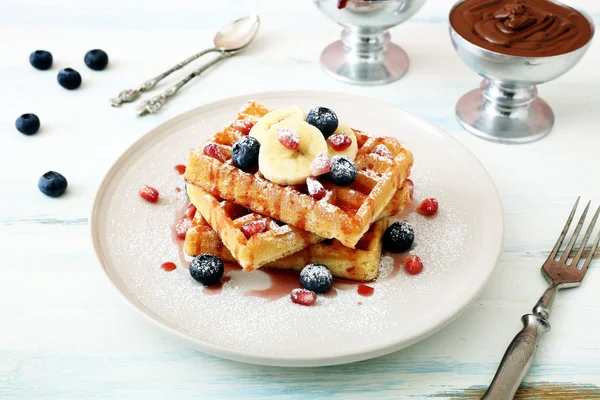 Waffles with fresh fruits — Stock Photo, Image