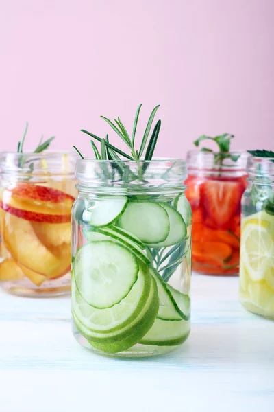 Água de desintoxicação de pepino — Fotografia de Stock