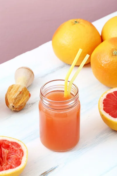 Grapefruit-lé, egy üvegedénybe — Stock Fotó