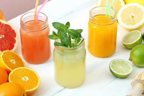 Färsk frukt juice — Stockfoto