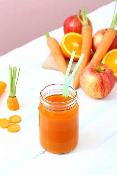 Fresh raw carrots — Stock Photo, Image