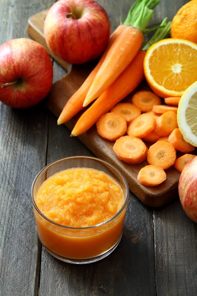 Fresh raw carrots — Stock Photo, Image