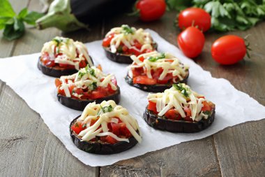 fırında patlıcan domates ve peynir ile