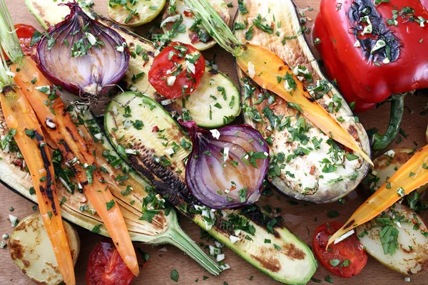 Halverat grillade grönsaker — Stockfoto