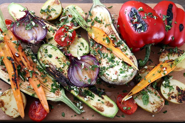 Halverat grillade grönsaker — Stockfoto