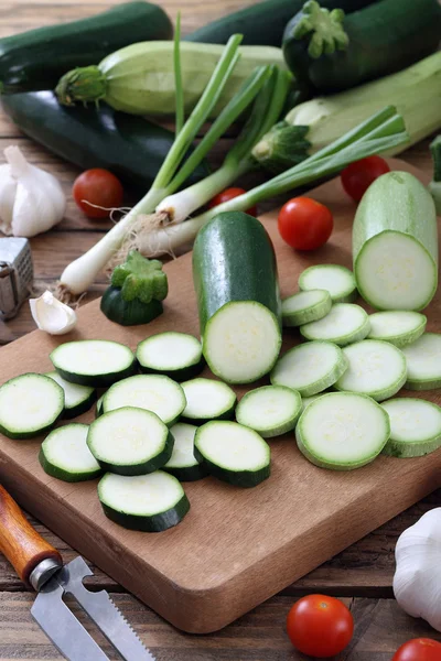 Zucchini proaspeți feliați — Fotografie, imagine de stoc