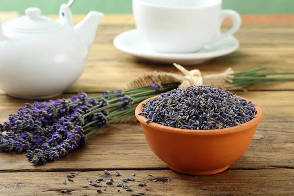 Té de lavanda con flores —  Fotos de Stock