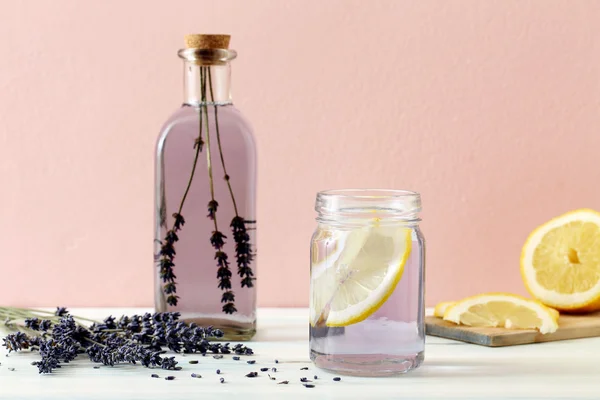 Detox water met lavendel — Stockfoto