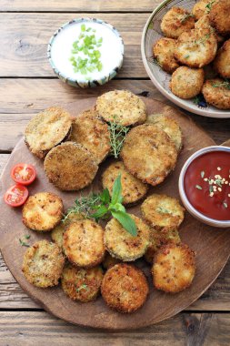 Kızarmış sebze köfte ve dilimleri