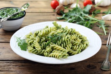 Pesto ile vejetaryen makarna