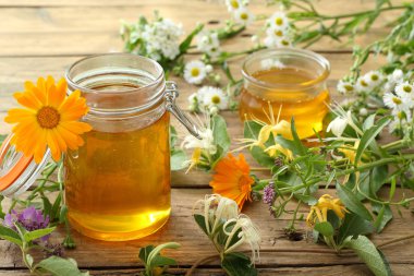 Bal ve kır çiçekleri