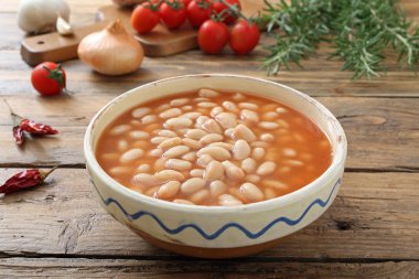 Domates soslu beyaz fasulye.