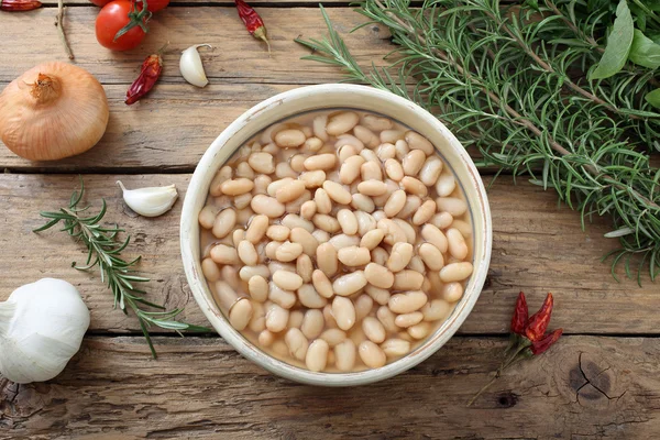 Boiled white beans in ceramic bowl — Stock Photo, Image