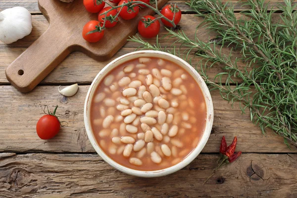 Feijão branco em molho de tomate — Fotografia de Stock