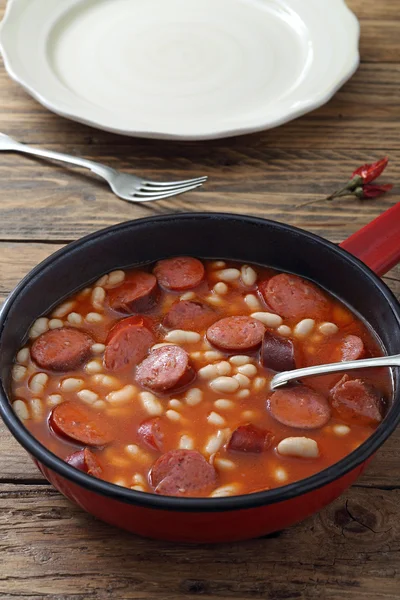 Sausages and beans in tomato sauce — Stock Photo, Image
