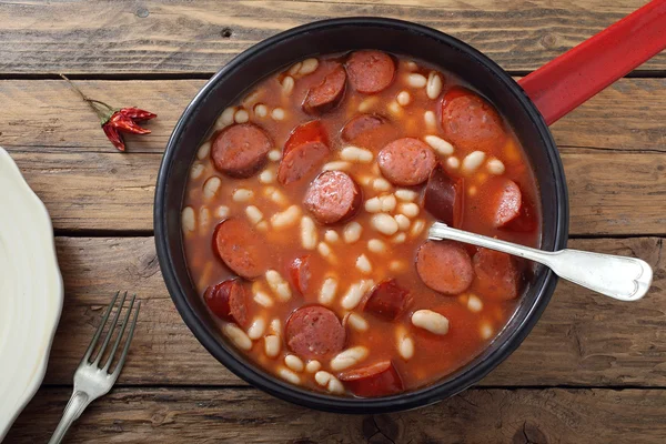 Sausages and beans in tomato sauce — Stock Photo, Image