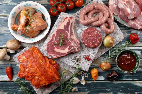 Carne Cruda Sobre Fondo Mesa Piedra Verde Picado — Foto de Stock