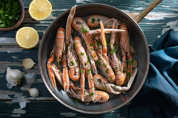 Prawns Lemon Herbs Metal Pan — Stock Photo, Image