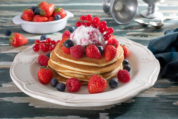 Pancakes Ice Cream Berries — Stock Photo, Image