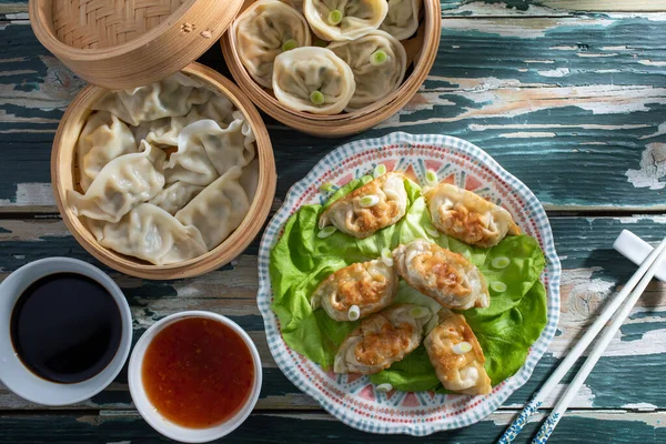 Alimentos Asiáticos Albóndigas Rollos Primavera Fondo Crudo — Foto de Stock