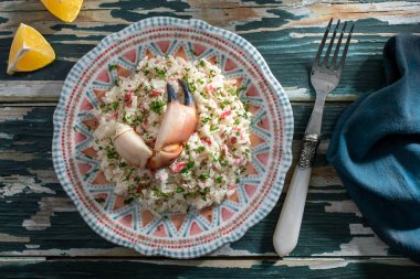 Yengeç limon ve baharatlı İtalyan pilavı.