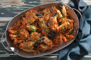 Domates soslu deniz ürünleri yengeci