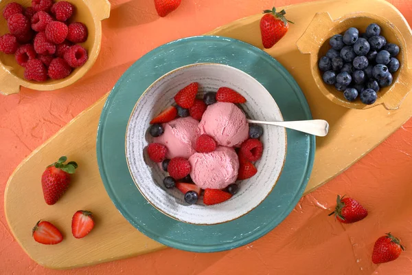 Helado Con Varios Sabores Frutas Chocolate Vainilla —  Fotos de Stock