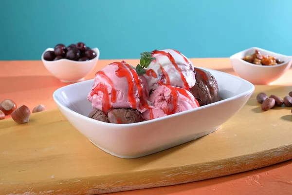 Gelato Con Vari Sapori Frutta Cioccolato Vaniglia — Foto Stock