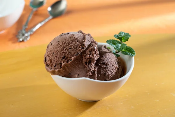 초콜릿 바닐라 아이스크림 — 스톡 사진