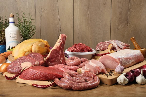 Différents types de viande en rangée — Photo