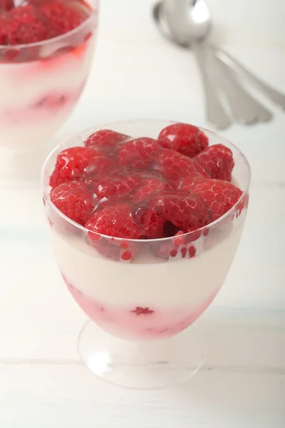 ガラスの甘いイチゴのアイスクリーム — ストック写真