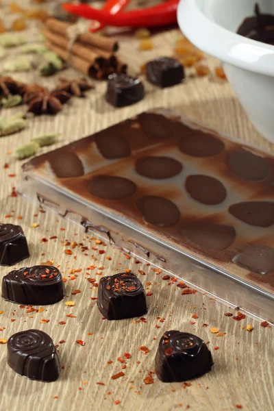 Dulces de chocolate preparación hecha a mano — Foto de Stock