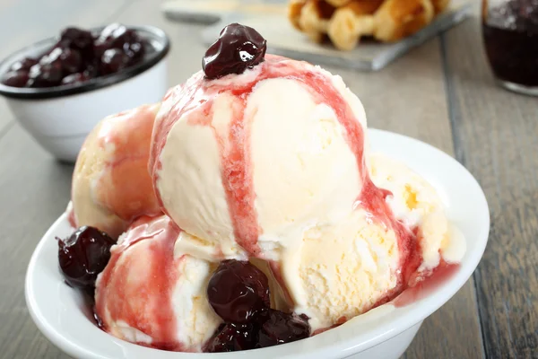 Cherries icecream in ceramic bowl — Stock Photo, Image