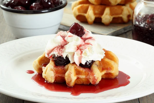 Sweet and delicious waffles — Stock Photo, Image