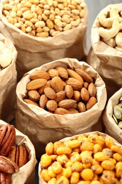 Смешанные орехи и семена — стоковое фото