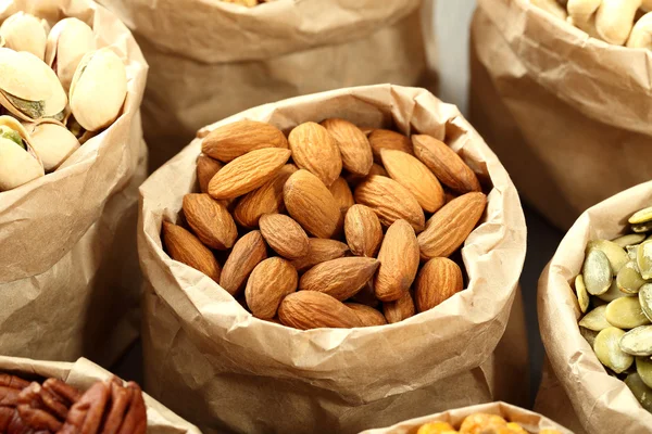 Смешанные орехи и семена — стоковое фото