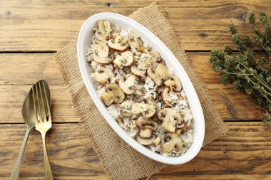 Üstten Görünüm pirinç mantar ile