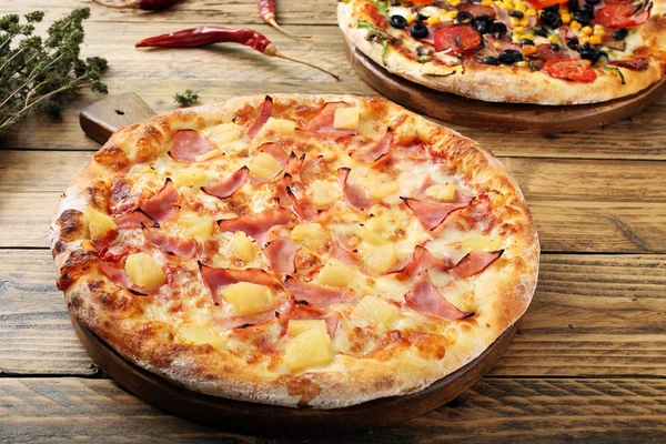 Pizza hawaiana fatta in casa — Foto Stock