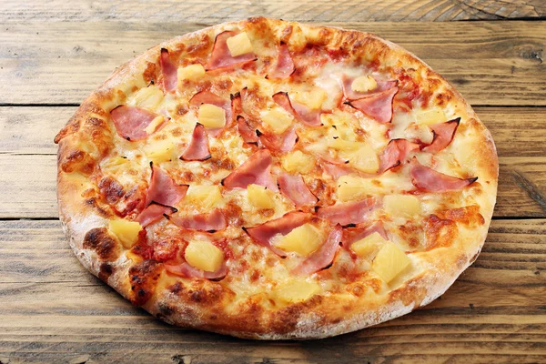 Hawaiian pizza — Stock Photo, Image