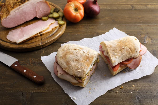 Bovenaanzicht pastrami sandwich — Stockfoto
