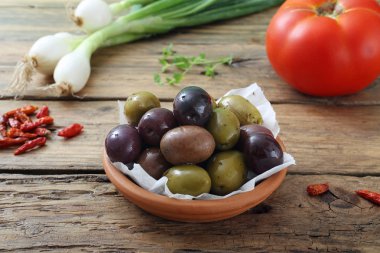 Turşu zeytin kil plaka