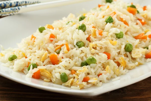 Comida asiática arroz con verduras — Foto de Stock