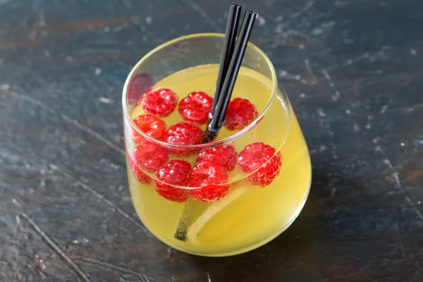 Limoncello framboos cocktail — Stockfoto