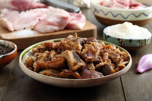 Gros plan Collation au porc, croûte de porc, égratignure de porc, crépitement de porc — Photo