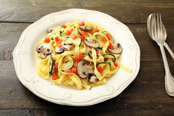 Pasta vegetariana con setas — Foto de Stock