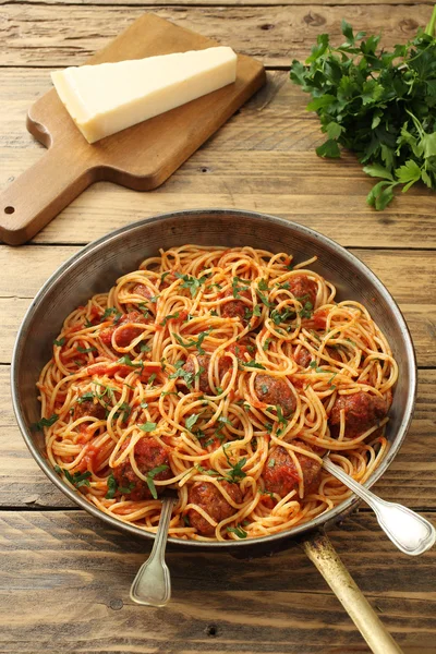 Italian pasta with meatballs — Stock Photo, Image