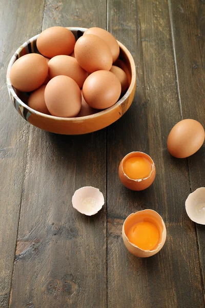 Syrové vejce na rustikální stůl — Stock fotografie